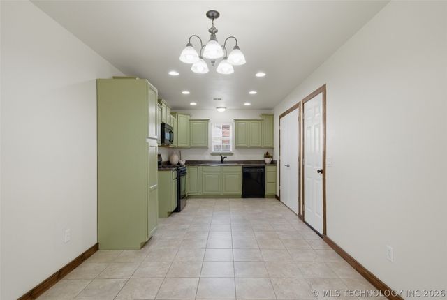 1005 W 23rd Street, Claremore, OK 74017