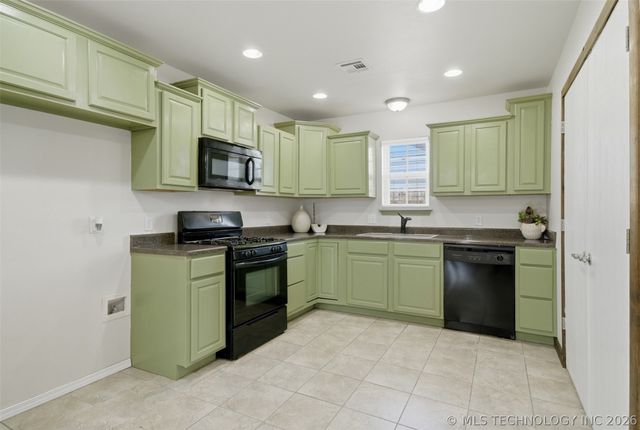 1005 W 23rd Street, Claremore, OK 74017