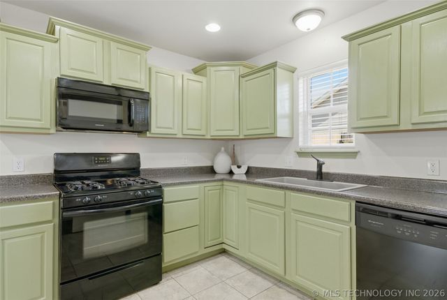 1005 W 23rd Street, Claremore, OK 74017