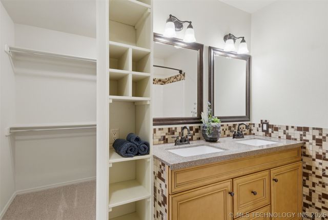 1005 W 23rd Street, Claremore, OK 74017