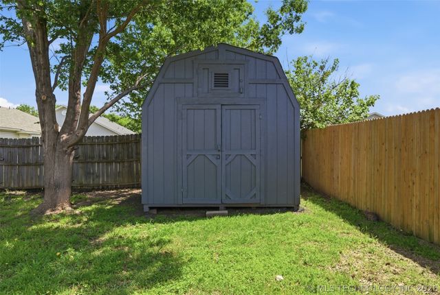 1005 W 23rd Street, Claremore, OK 74017