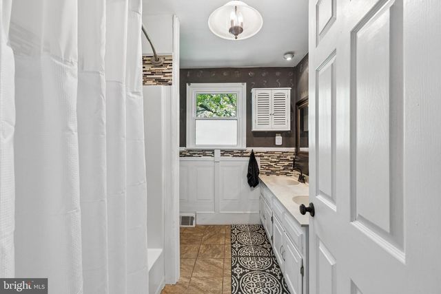 204 GARNET LN, Bala Cynwyd, PA 19004