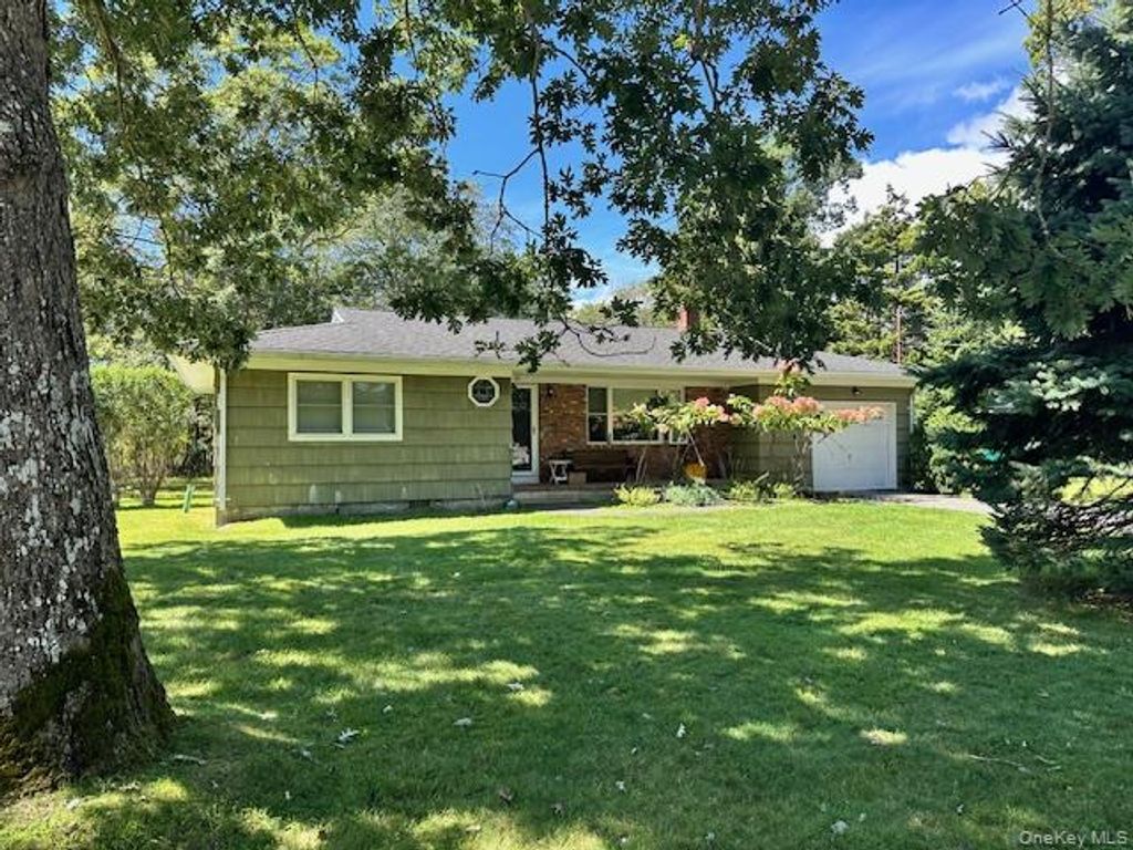 26 Canvasback Lane, East Quogue, NY 11942