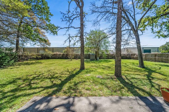 515 Northwood Drive, Conroe, TX 77303