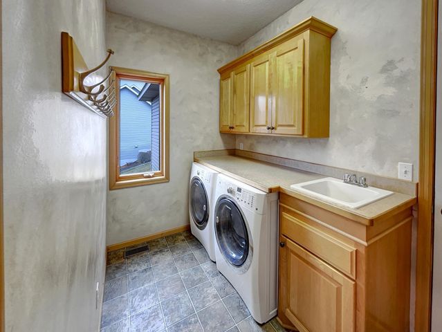 13113 Quail Creek Drive NE, Blaine, MN 55449