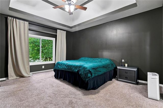 8625 N Dawn Avenue, Kansas City, MO 64154