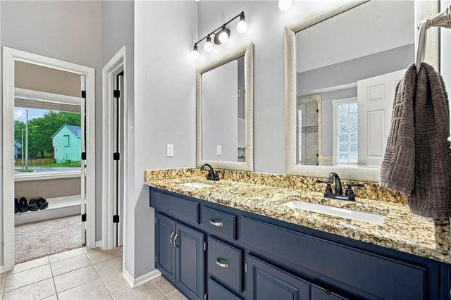 8625 N Dawn Avenue, Kansas City, MO 64154