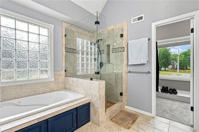 8625 N Dawn Avenue, Kansas City, MO 64154