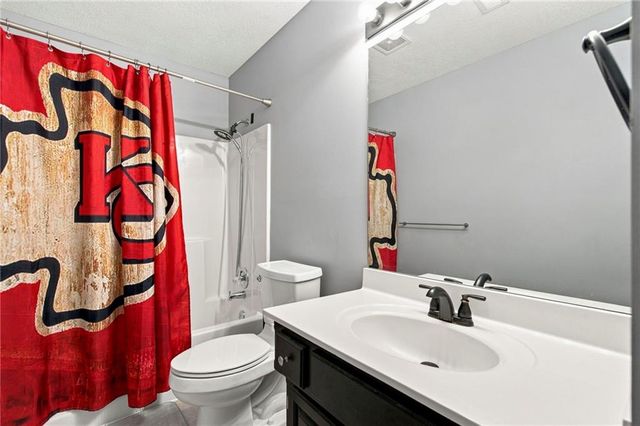 8625 N Dawn Avenue, Kansas City, MO 64154