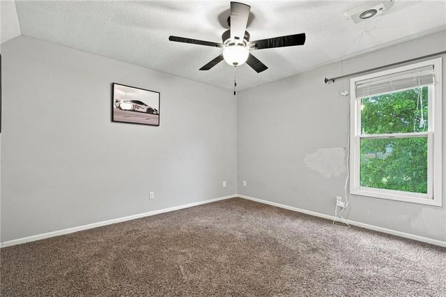 8625 N Dawn Avenue, Kansas City, MO 64154