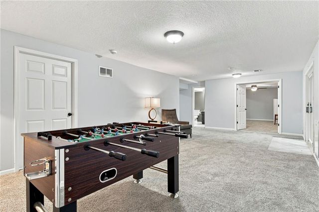 8625 N Dawn Avenue, Kansas City, MO 64154