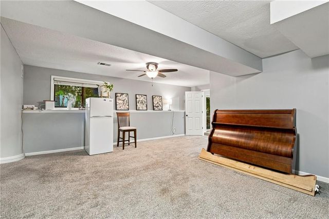 8625 N Dawn Avenue, Kansas City, MO 64154