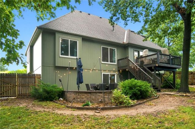8625 N Dawn Avenue, Kansas City, MO 64154