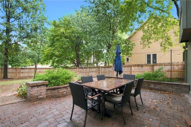 8625 N Dawn Avenue, Kansas City, MO 64154