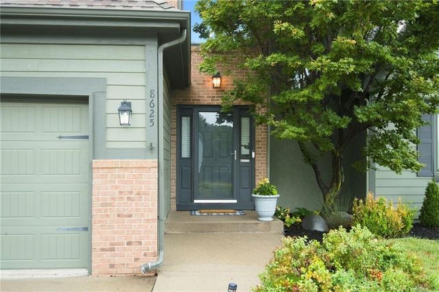 8625 N Dawn Avenue, Kansas City, MO 64154