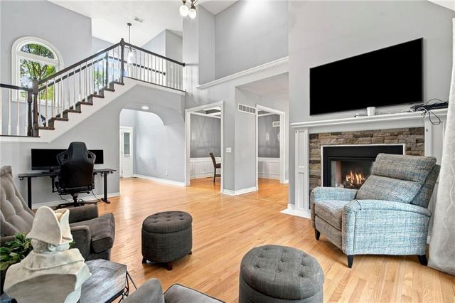 8625 N Dawn Avenue, Kansas City, MO 64154