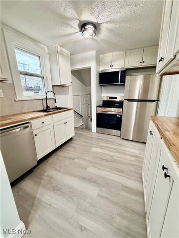 2010 18th Street NE, Canton, OH 44705