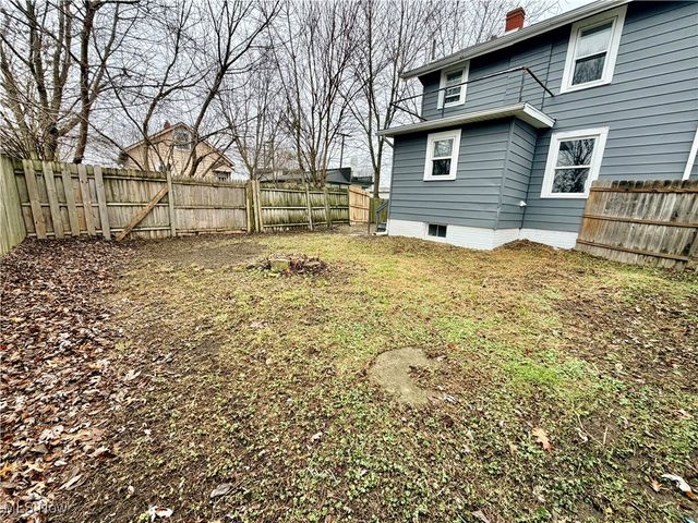 2010 18th Street NE, Canton, OH 44705