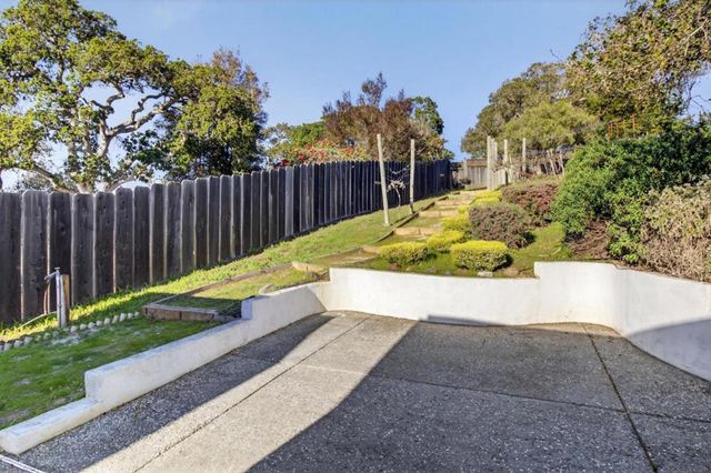 9570 S Century Oak Road, Prunedale, CA 93907