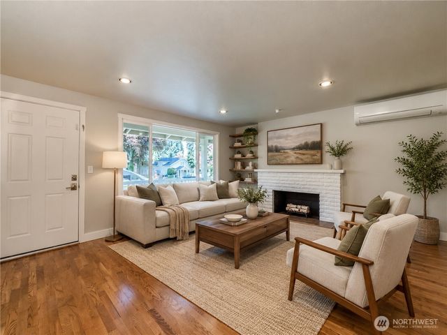 13700 90th Avenue NE, Kirkland, WA 98034