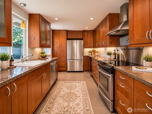 13700 90th Avenue NE, Kirkland, WA 98034