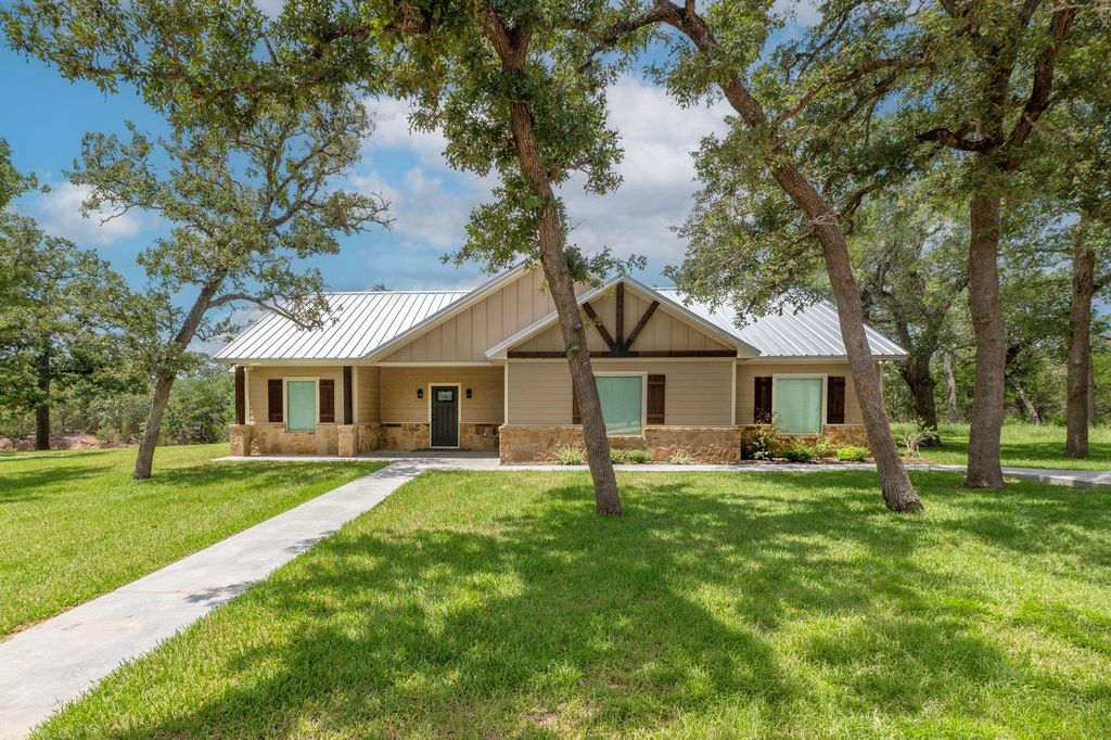 1108 County Road 152, Hallettsville, TX 77964