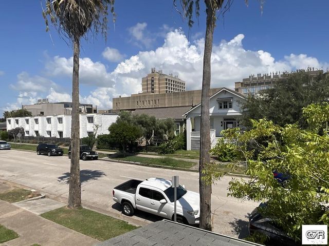 905 Postoffice Street, Galveston, TX 77550