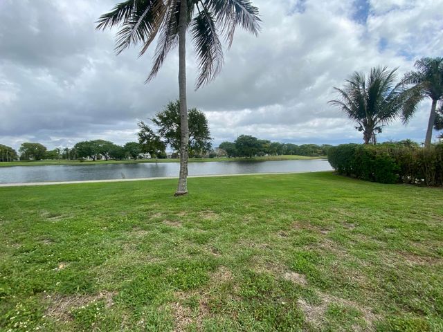 62 Willow Circle, Boynton Beach, FL 33436
