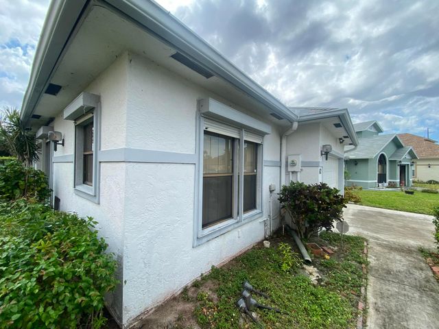 62 Willow Circle, Boynton Beach, FL 33436
