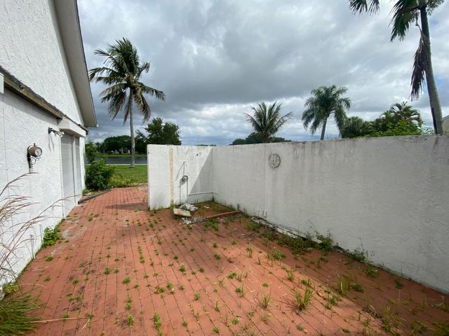 62 Willow Circle, Boynton Beach, FL 33436