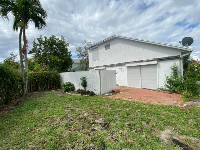 62 Willow Circle, Boynton Beach, FL 33436