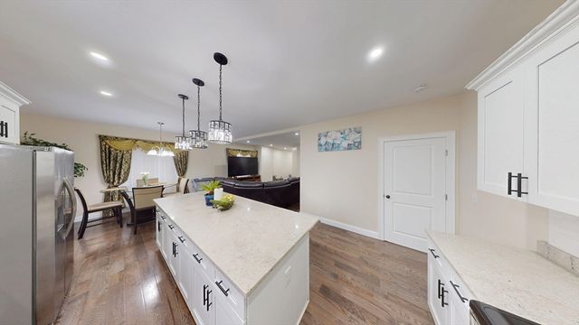 41 Modoc St, Worcester, MA 01604