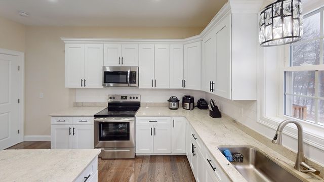 41 Modoc St, Worcester, MA 01604