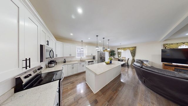 41 Modoc St, Worcester, MA 01604