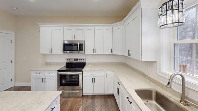 41 Modoc St, Worcester, MA 01604