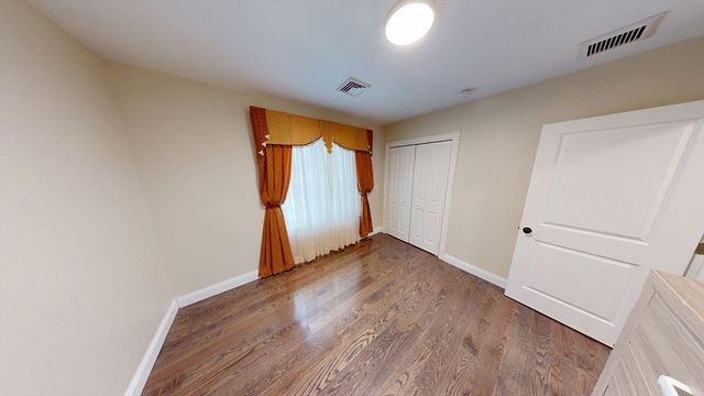 41 Modoc St, Worcester, MA 01604