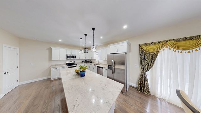 41 Modoc St, Worcester, MA 01604