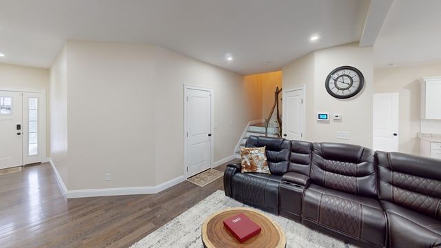 41 Modoc St, Worcester, MA 01604