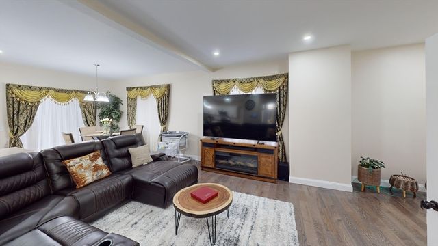 41 Modoc St, Worcester, MA 01604