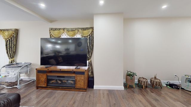 41 Modoc St, Worcester, MA 01604