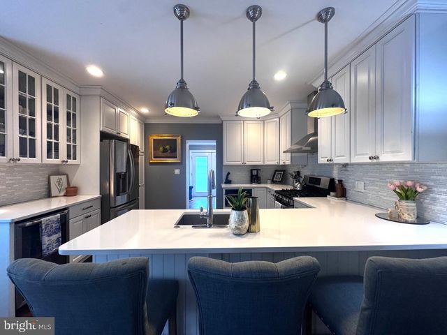 24 THOMAS, Bryn Mawr, PA 19010