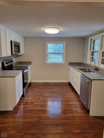 633 W College Avenue W, Jonesboro, AR 72401