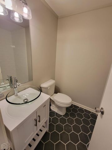 633 W College Avenue W, Jonesboro, AR 72401