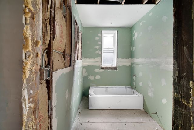 8626 S Kingston Avenue, Chicago, IL 60617