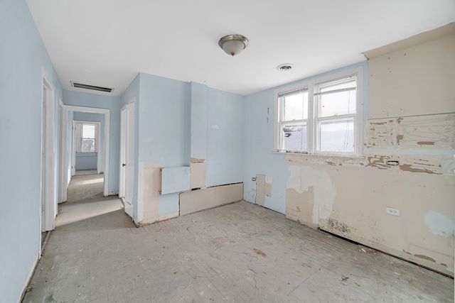 8626 S Kingston Avenue, Chicago, IL 60617