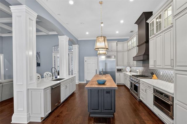 5019 LAKE IN THE WOODS BOULEVARD, Lakeland, FL 33813