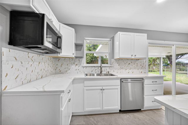 11226 Huggins Drive, Houston, TX 77035