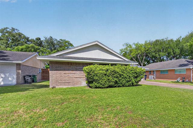 11226 Huggins Drive, Houston, TX 77035