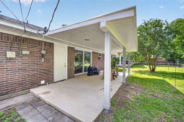 11226 Huggins Drive, Houston, TX 77035