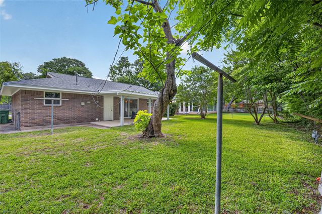 11226 Huggins Drive, Houston, TX 77035